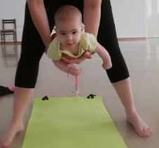 Poporodna vadba joge temelji na položajih za obnovitev moči in čvrstosti telesa